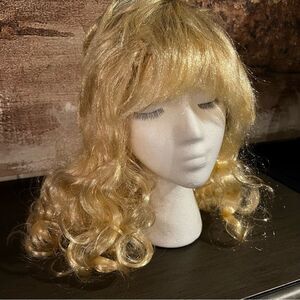 Curly Long Golden Blonde Hair with Curtain Bangs Wig/Synthetic NWOT